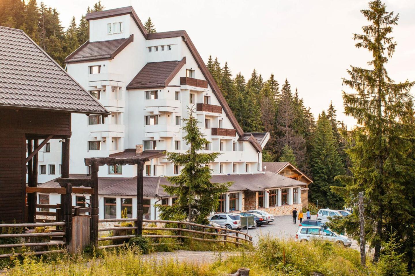 Hotel Alpin Rarau คัมพูลุง โมลโดเวเนสค์ ภายนอก รูปภาพ